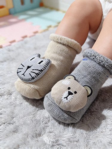 2 Pares De Medias Escarpines Para Bebé Con Diseño Animalitos Gris De Puntos S - Imagen 2